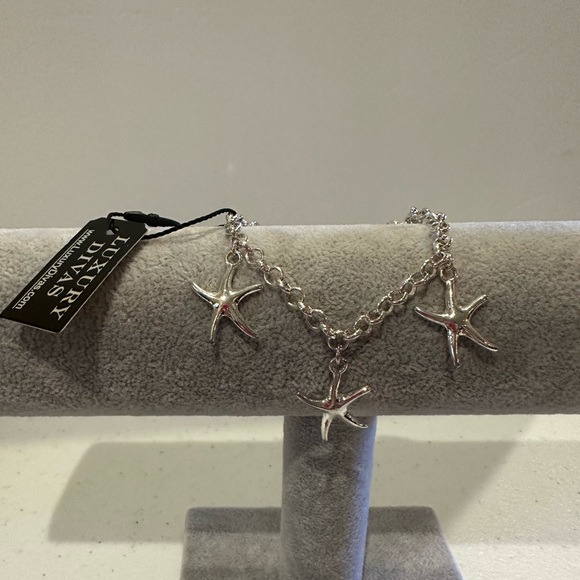 NWT Luxury Divas Charm Bracelet silver with starfish charms - Picture 10 of 13
